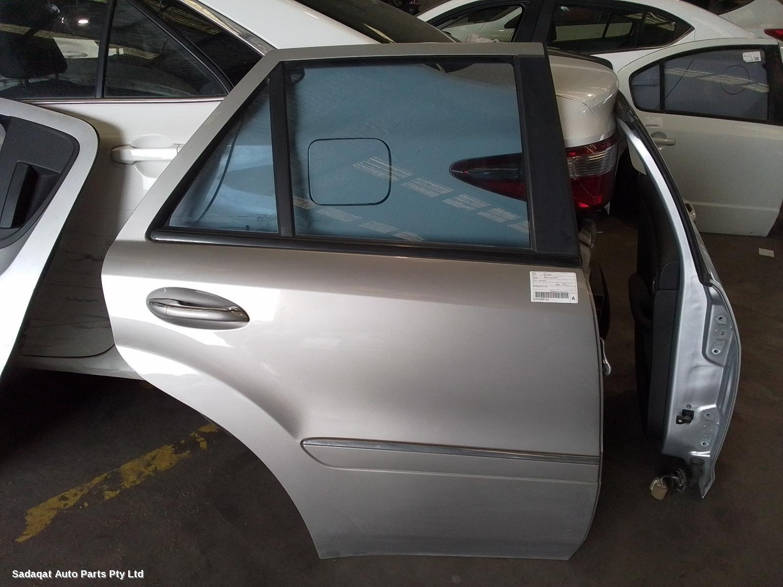 Mercedes M Class Right_rear_door_sliding
