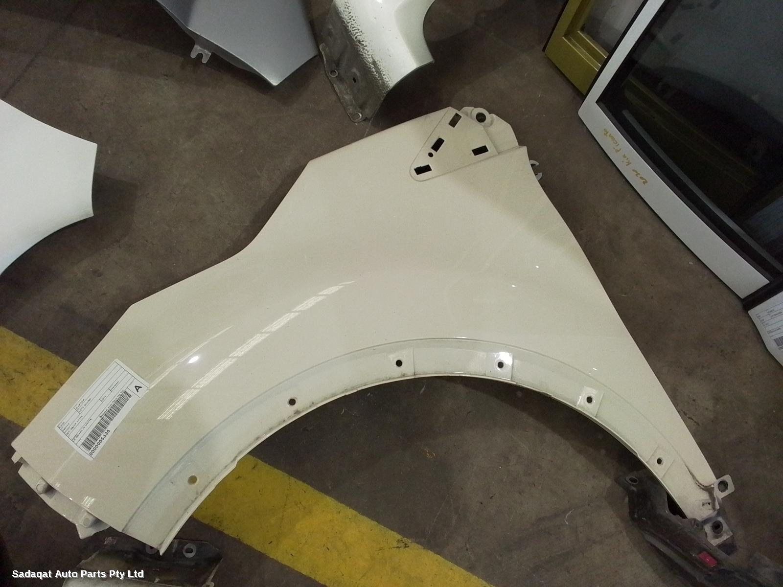 Renault Captur Left Guard