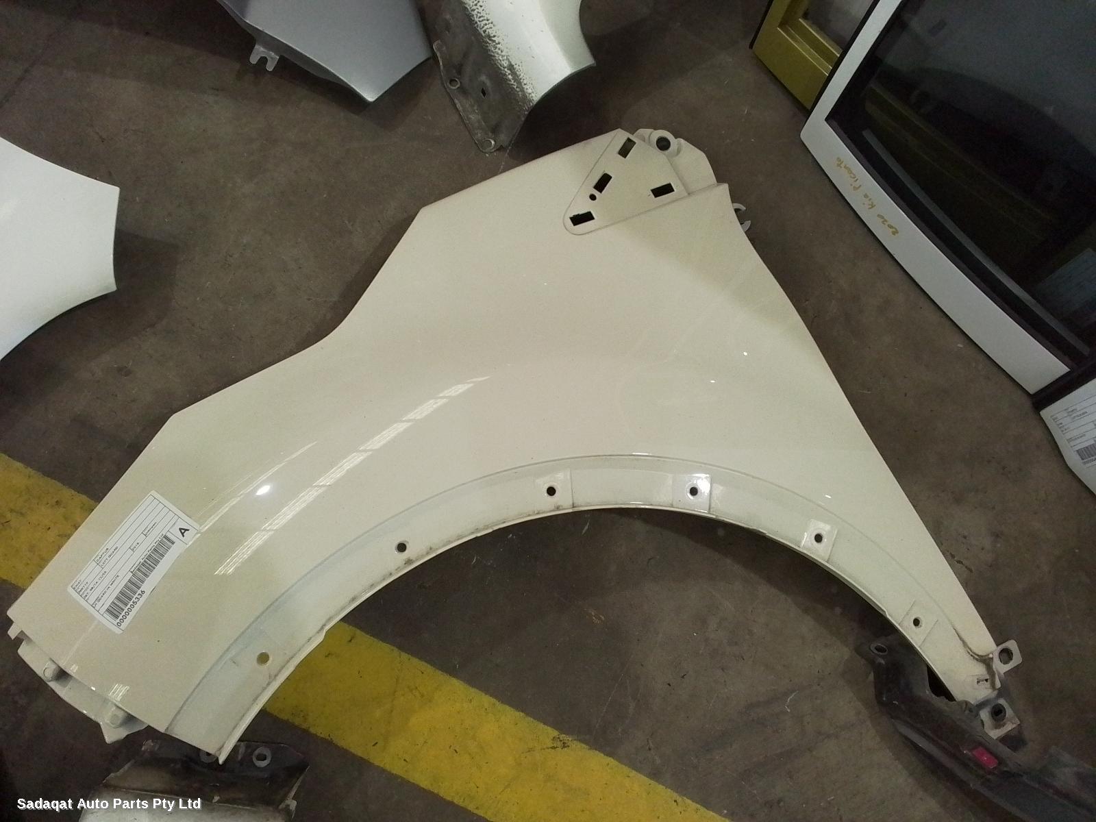 Renault Captur Left Guard