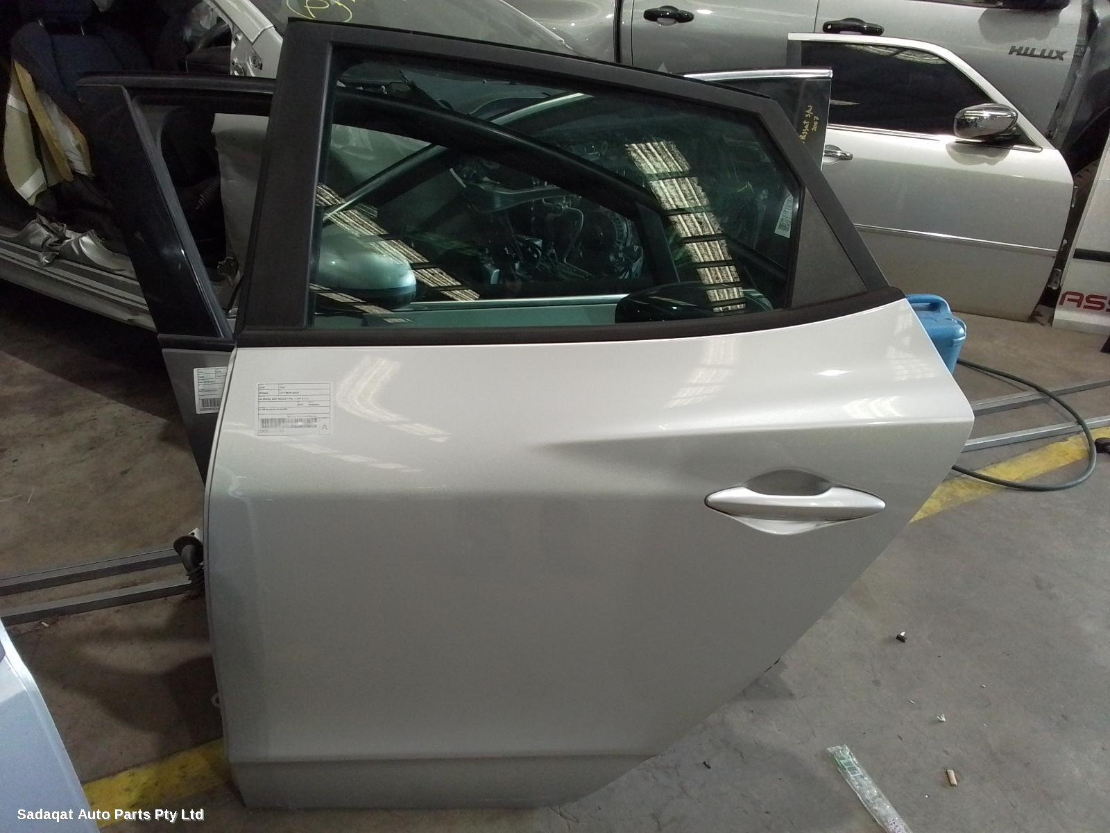 Hyundai Ix35 Left Rear Door/sliding