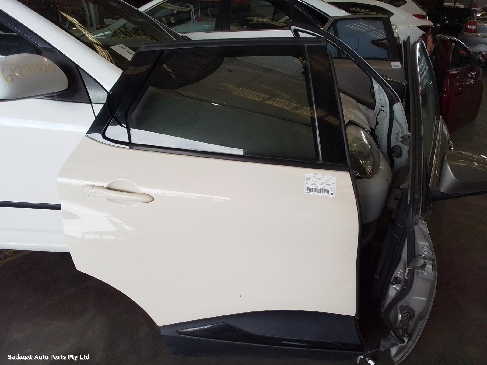 Renault Captur Right_rear_door_sliding