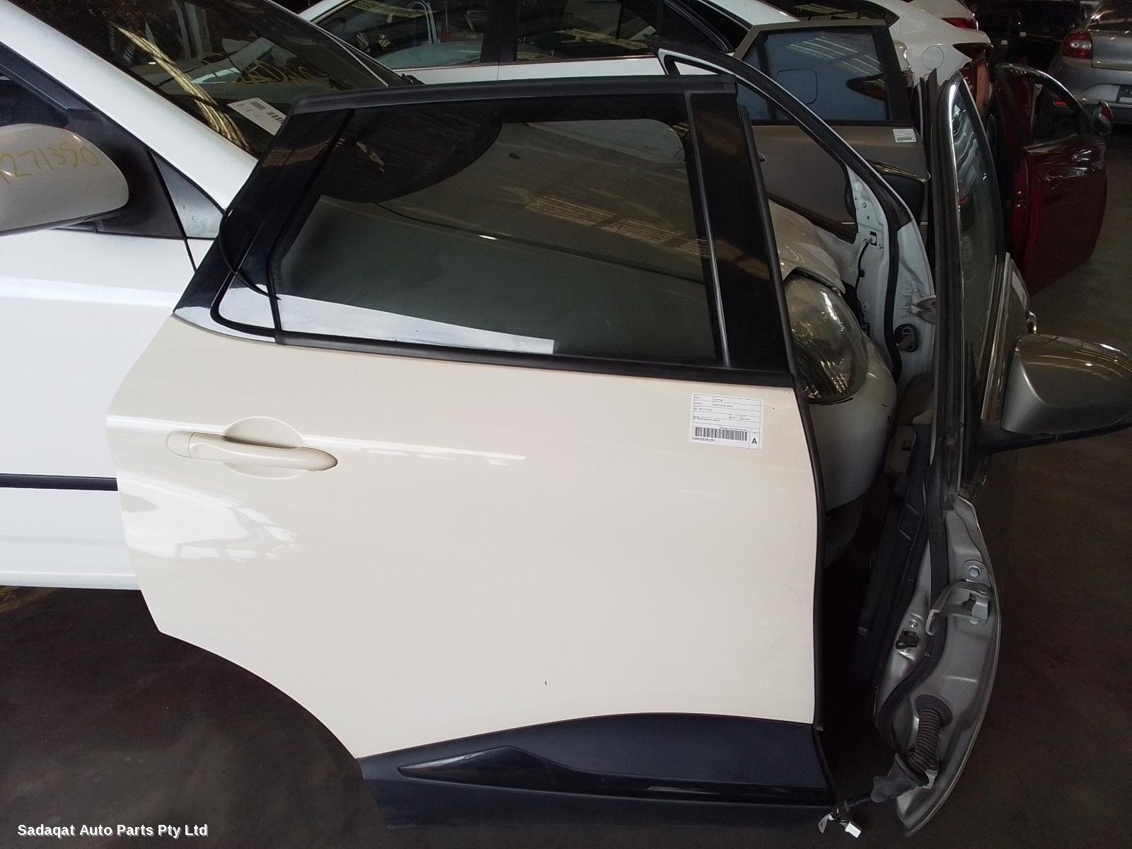 Renault Captur Right_rear_door_sliding