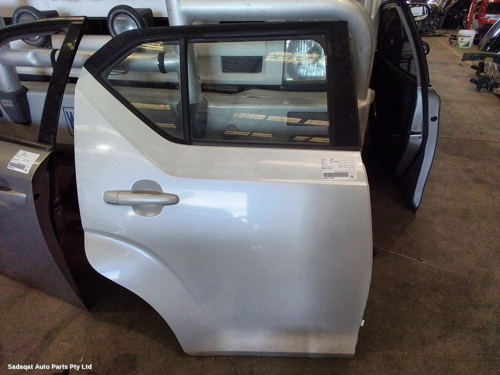 Suzuki Ignis Right_rear_door_sliding