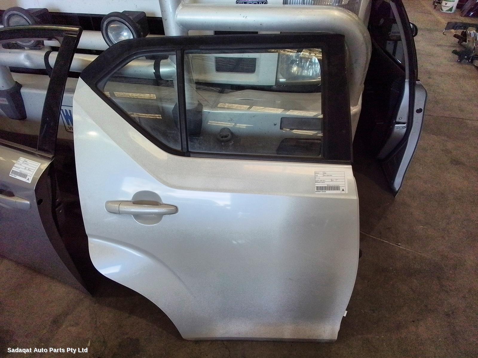 Suzuki Ignis Right_rear_door_sliding