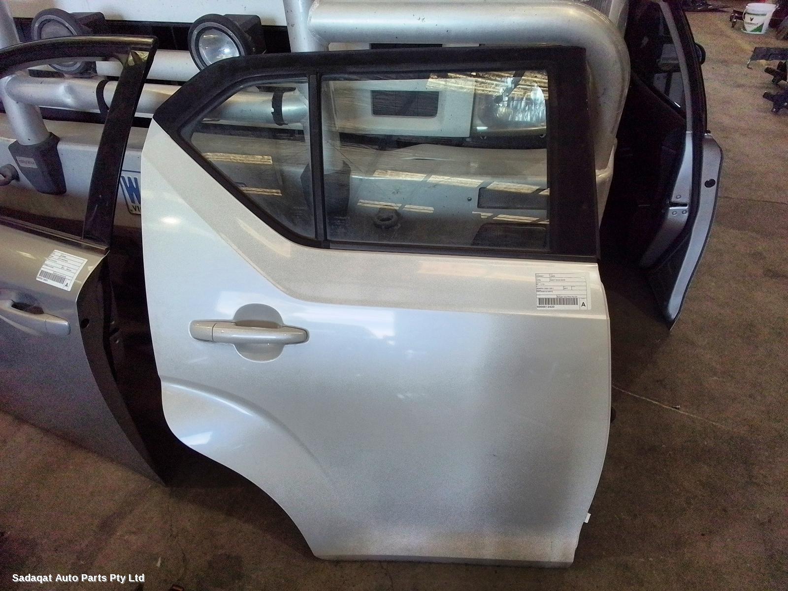 Suzuki Ignis Right_rear_door_sliding