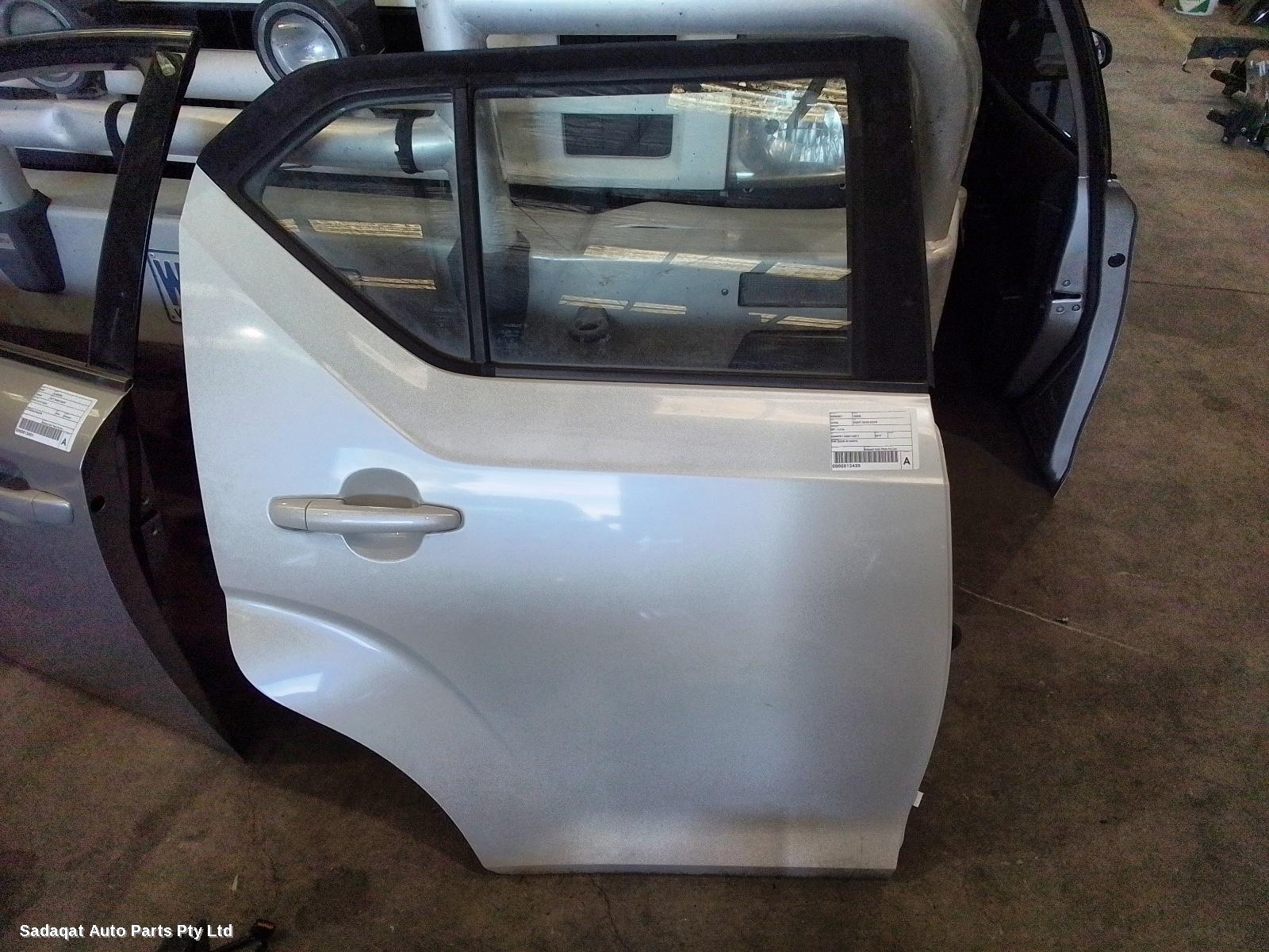 Suzuki Ignis Right_rear_door_sliding
