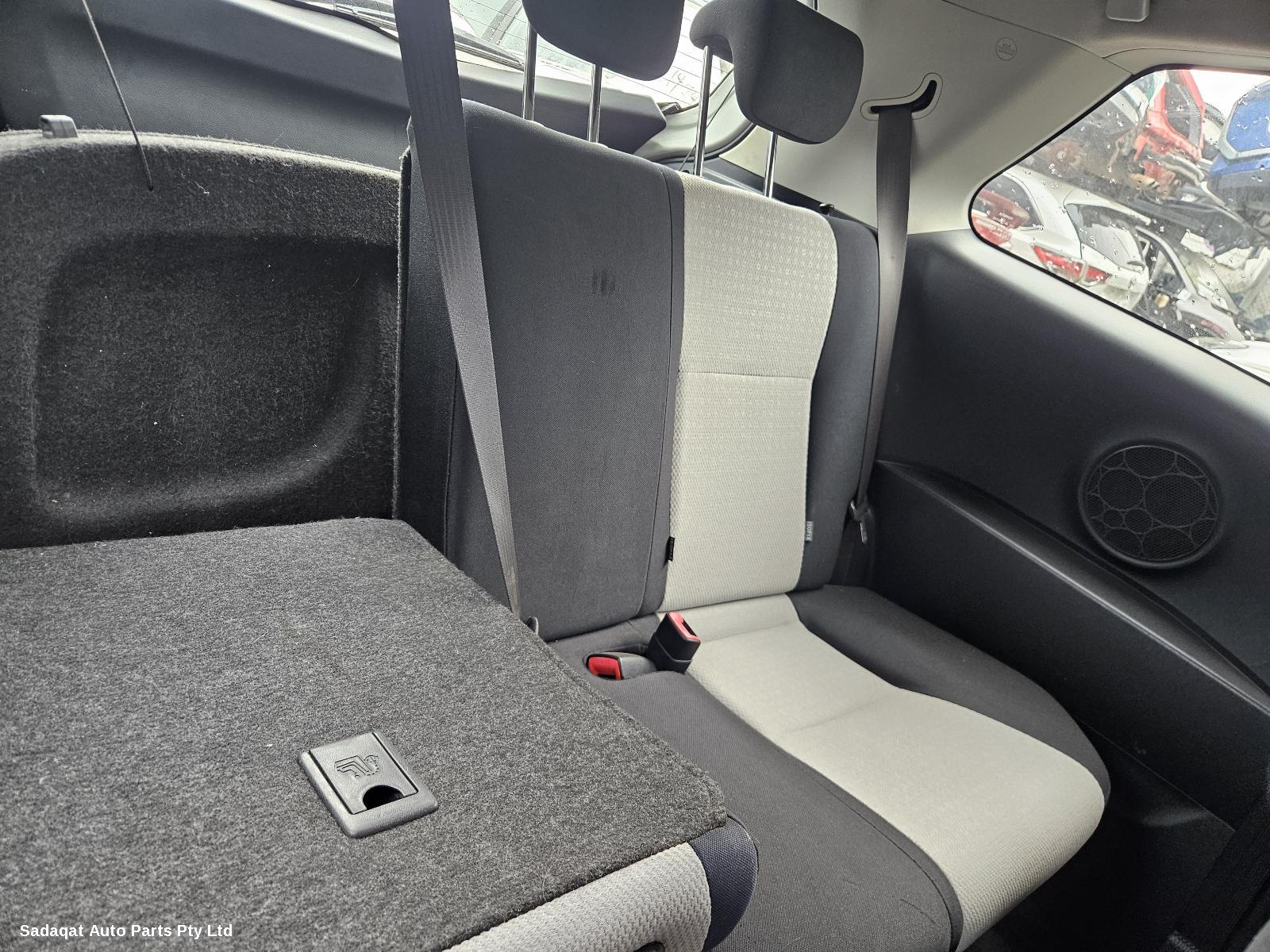 Toyota Yaris Seatbelt/stalk