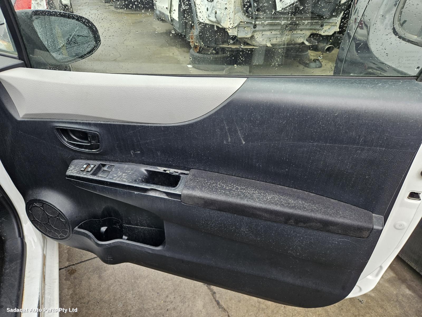 Toyota Yaris Seatbelt/stalk