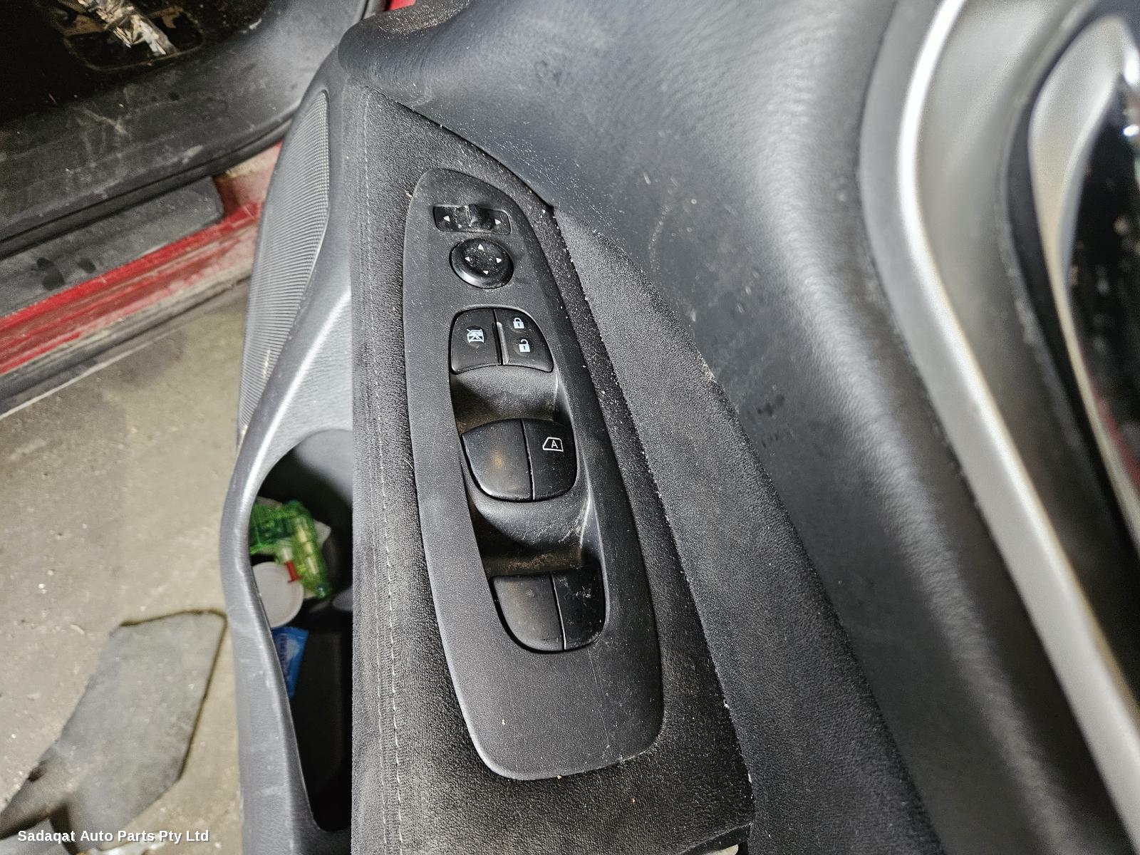 Nissan Pathfinder Sunvisor