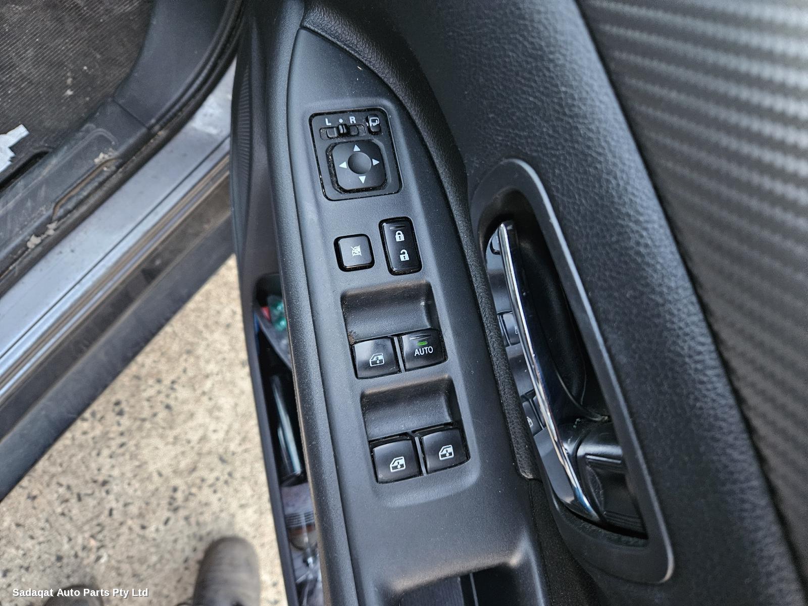 Mitsubishi Outlander Left Front Door Window