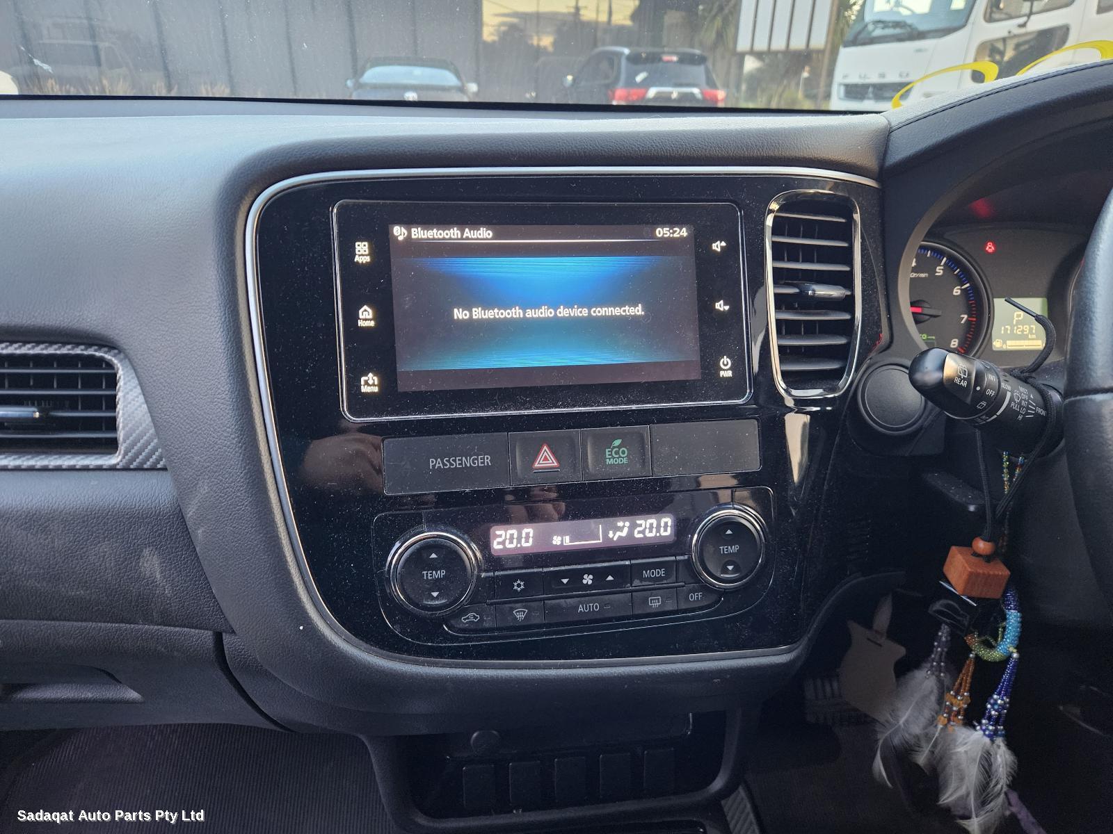 Mitsubishi Outlander Left Front Door Window