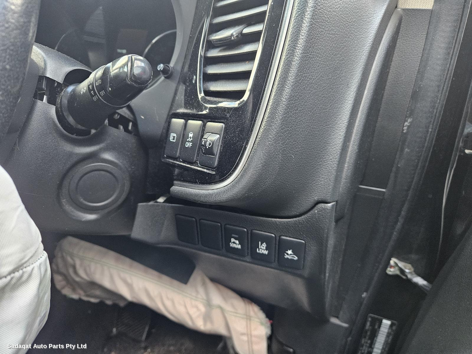 Mitsubishi Outlander Left Rear 1/4 Door Glass