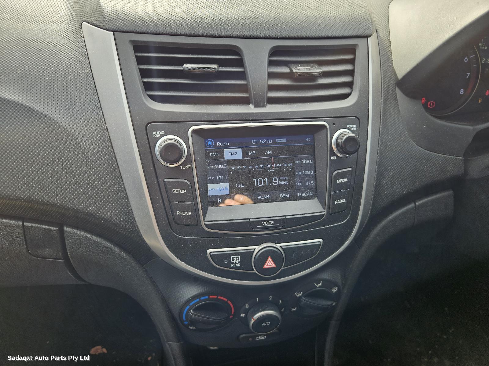 Hyundai Accent Radio/cd/dvd/sat/tv