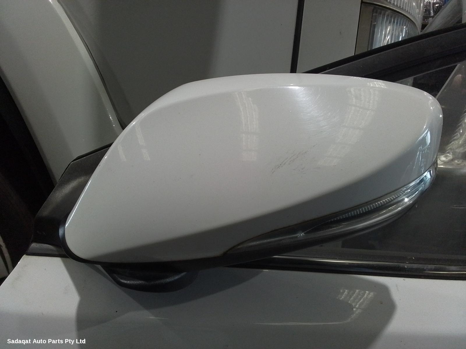 Hyundai Elantra Left Door Mirror