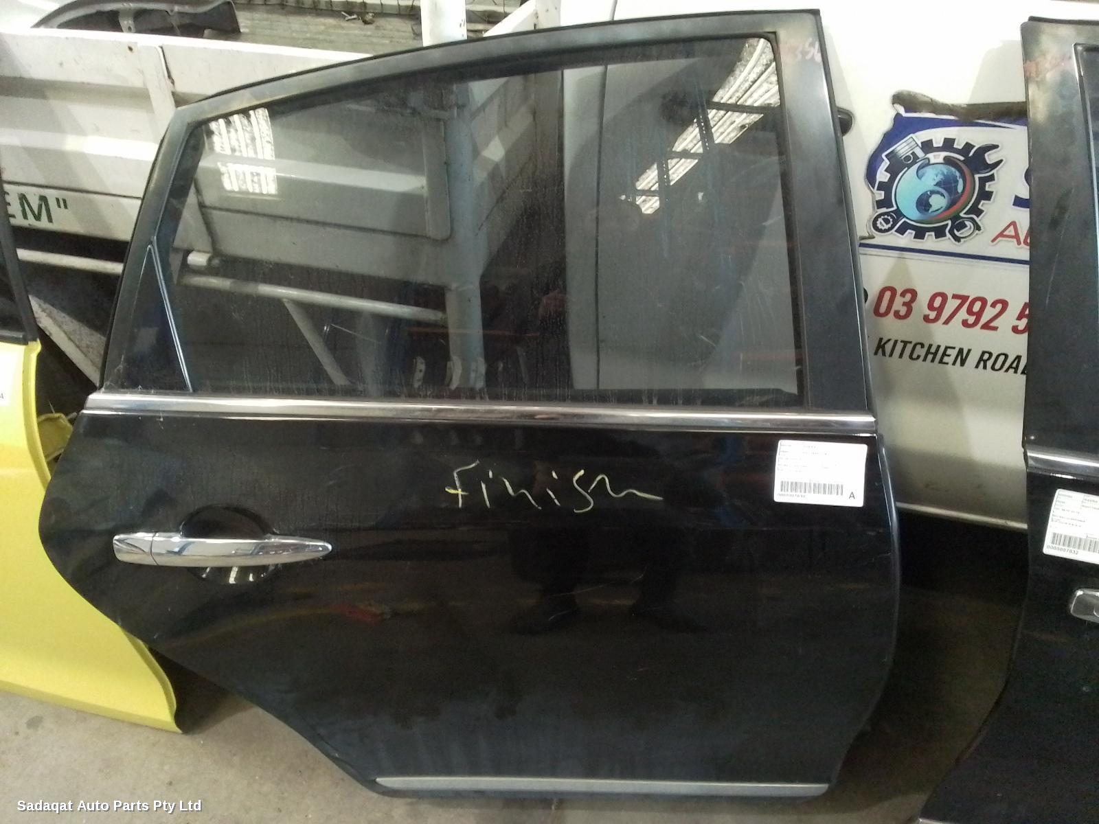 Nissan Maxima Right_rear_door_sliding