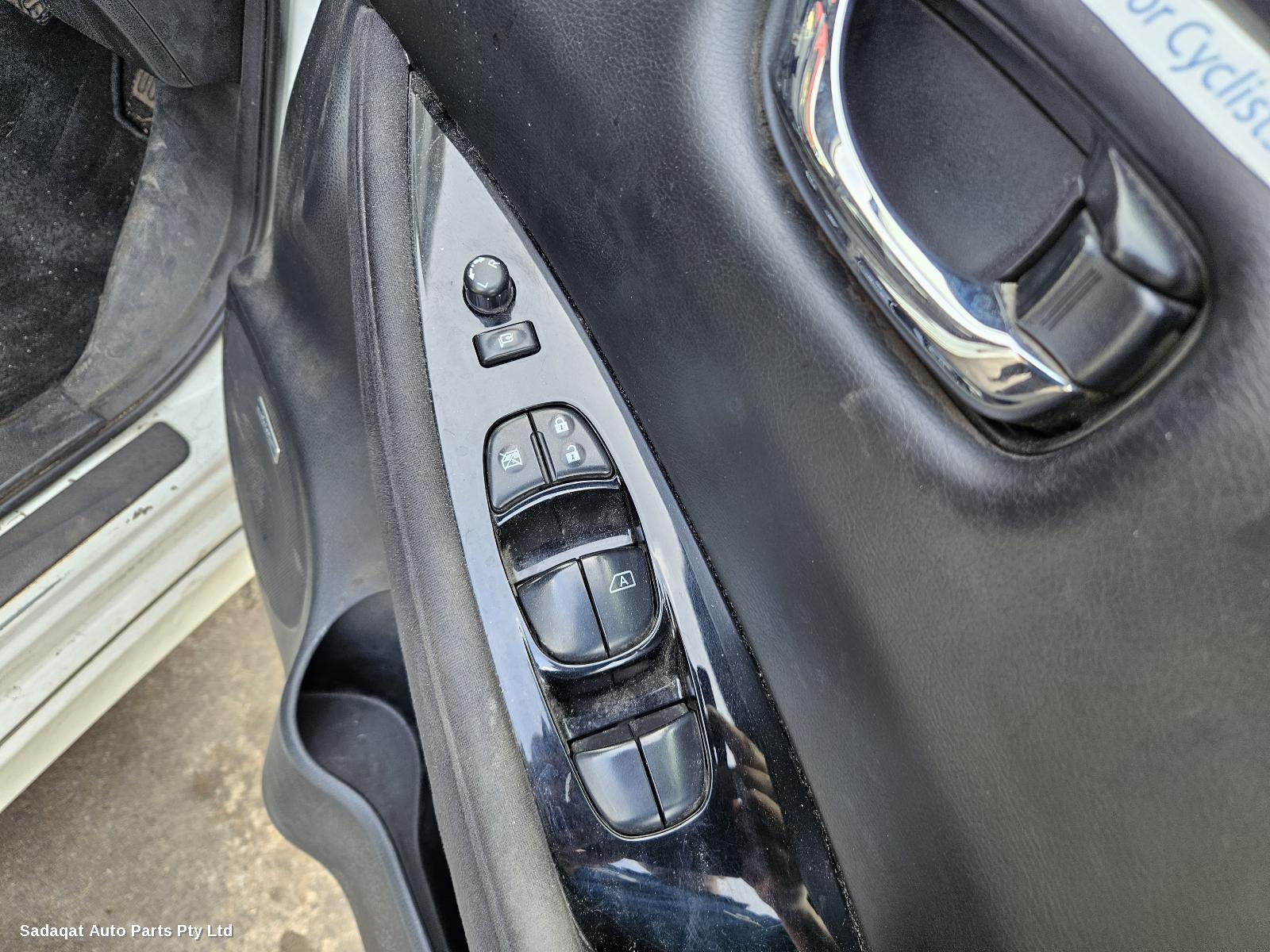 Nissan Leaf Overflow Bottle