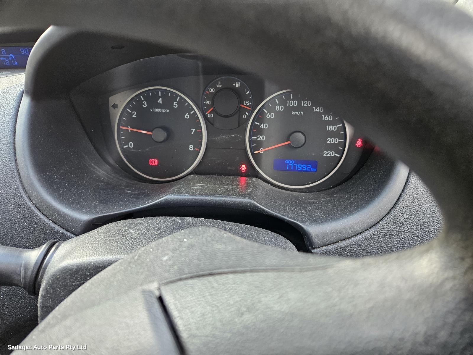 Hyundai I20 Bonnet Hinge/strut