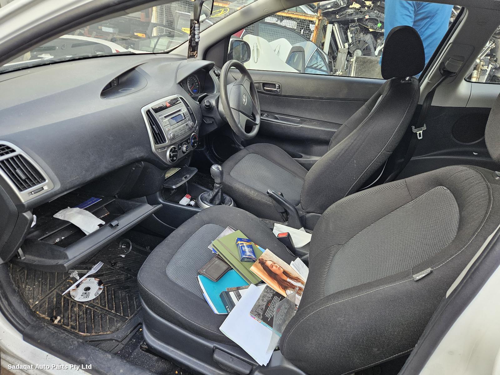 Hyundai I20 Bonnet Hinge/strut