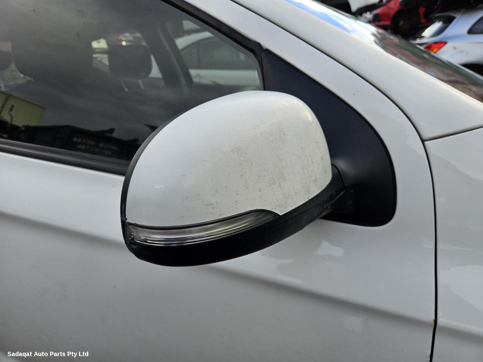 Hyundai I20 Bonnet Hinge/strut