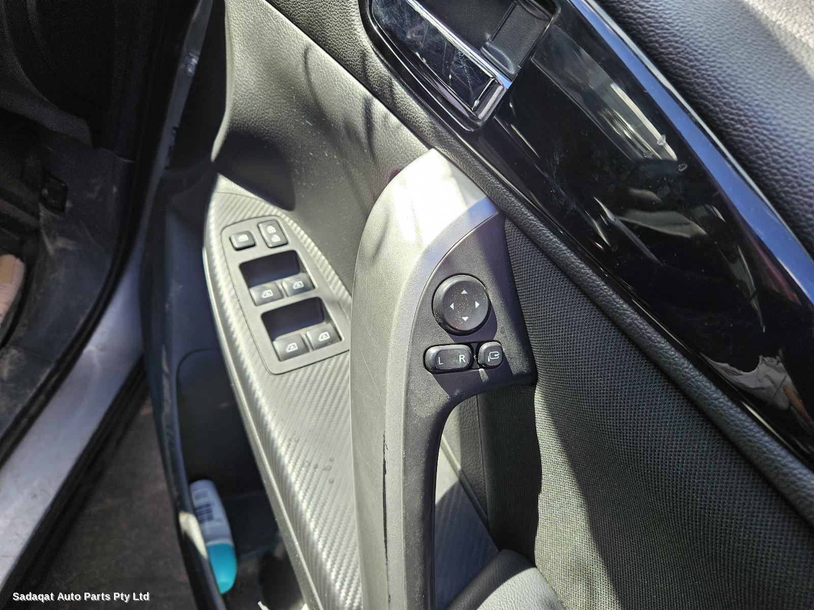 Mitsubishi Eclipse Cross Right Front Door Window