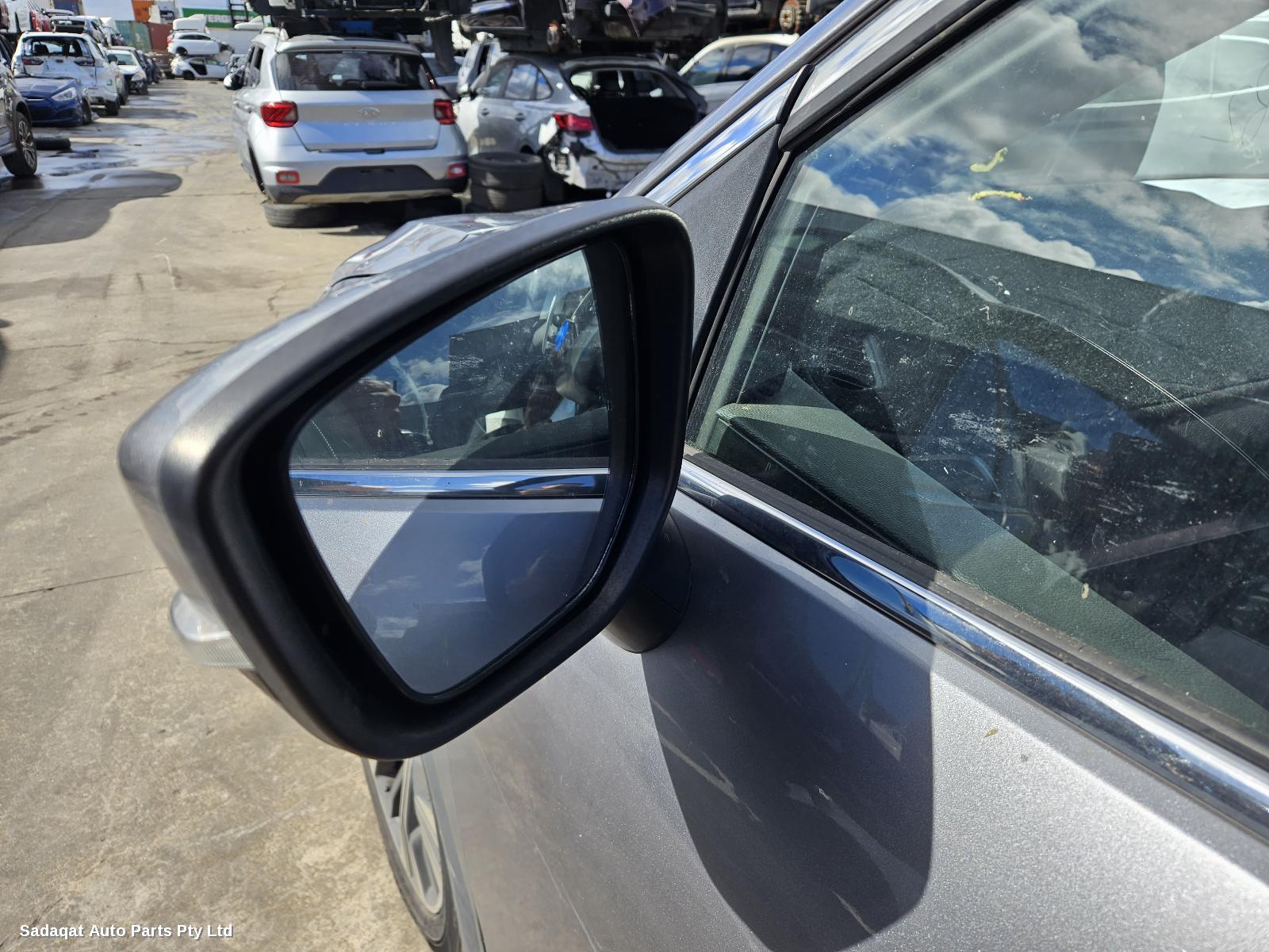 Mitsubishi Eclipse Cross Right Front Door Window