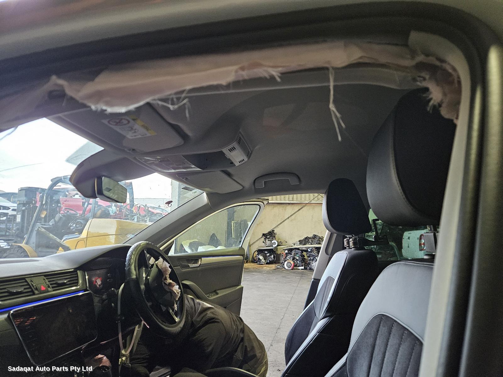 Skoda Superb Right Headlamp