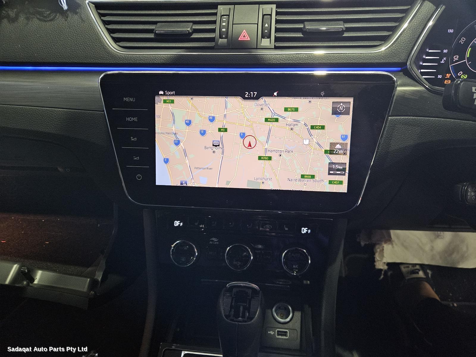 Skoda Superb Right Headlamp