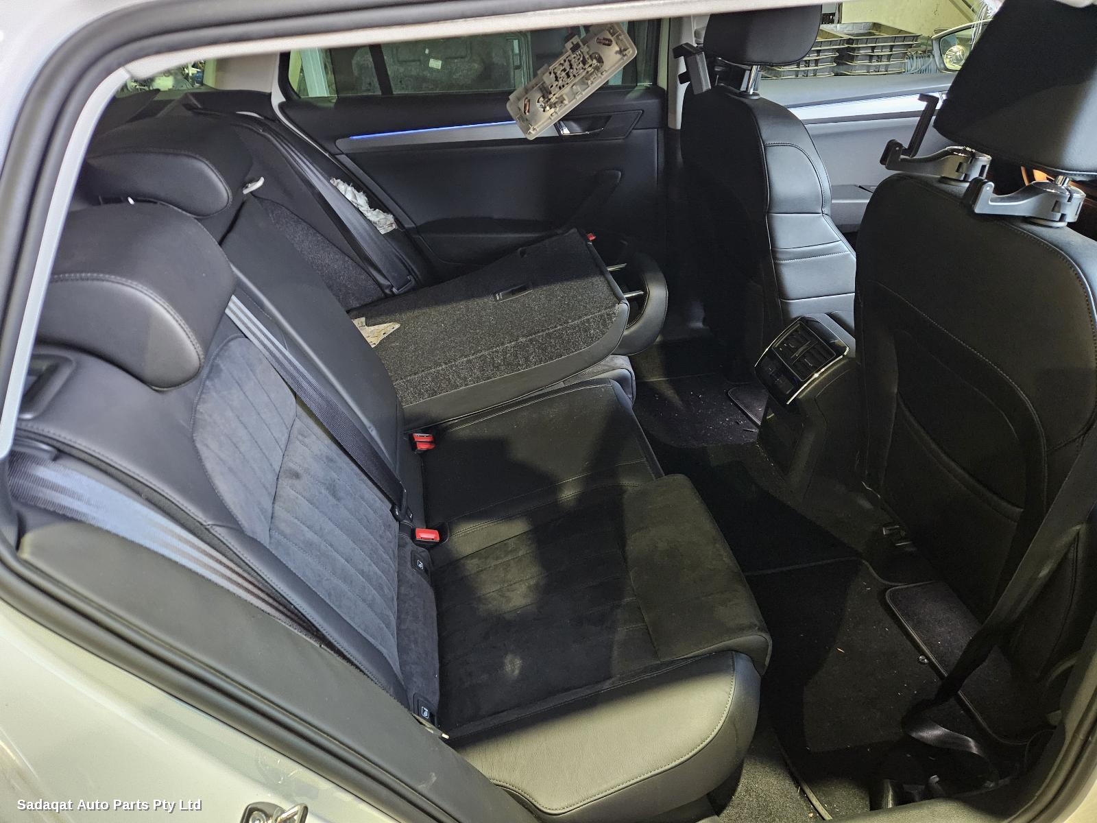 Skoda Superb Right Headlamp