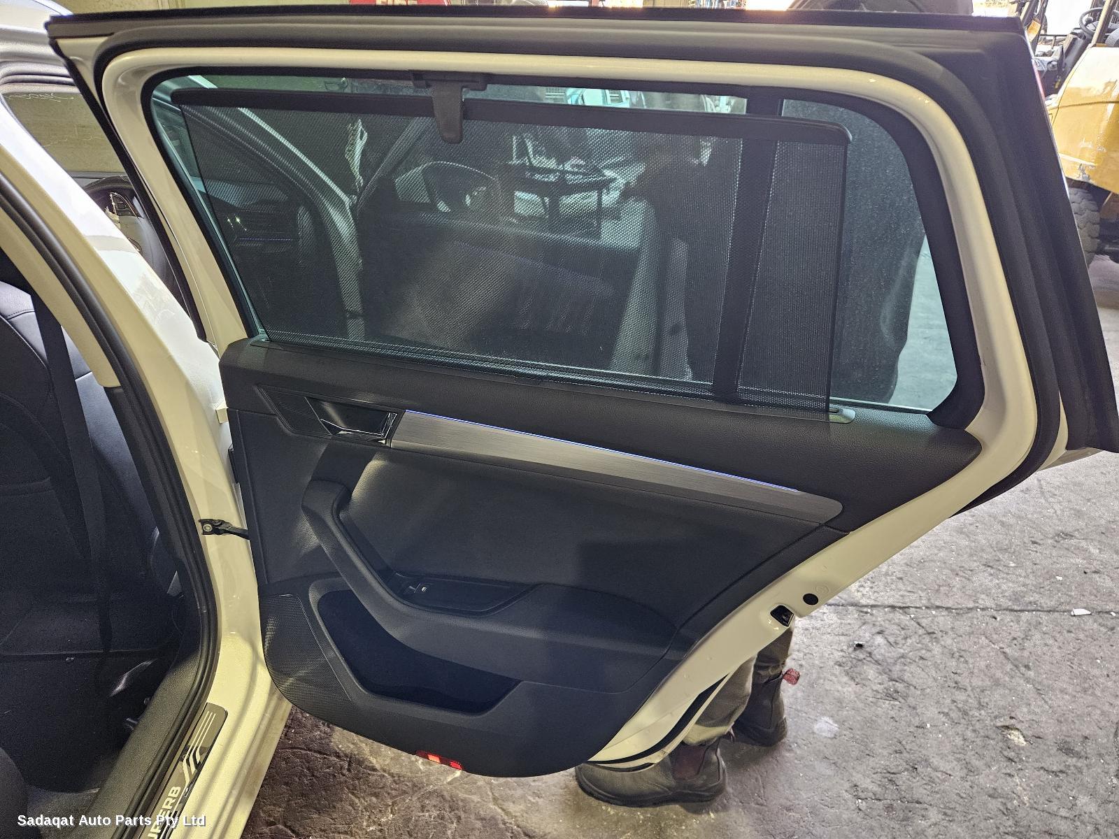 Skoda Superb Right Headlamp