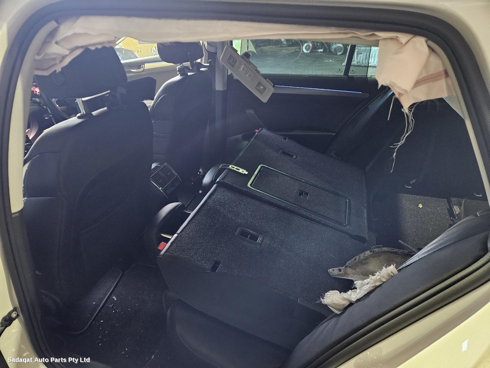 Skoda Superb Right Headlamp