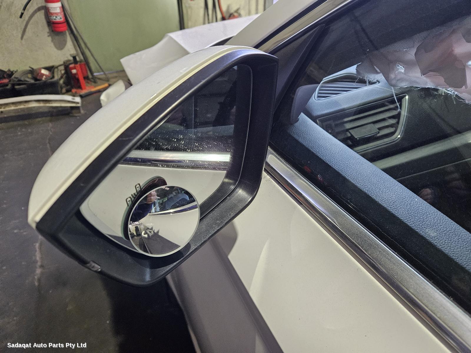 Skoda Superb Right Headlamp