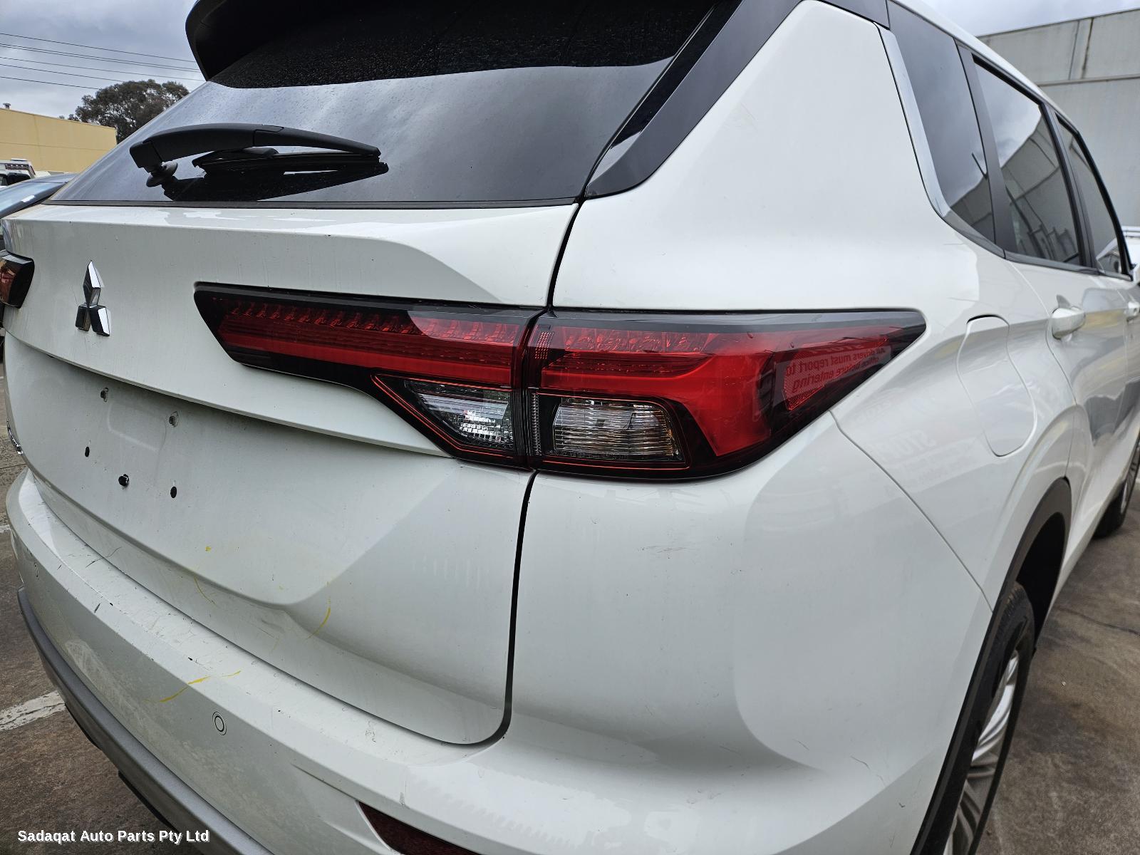 Mitsubishi Outlander Left Front Door Window