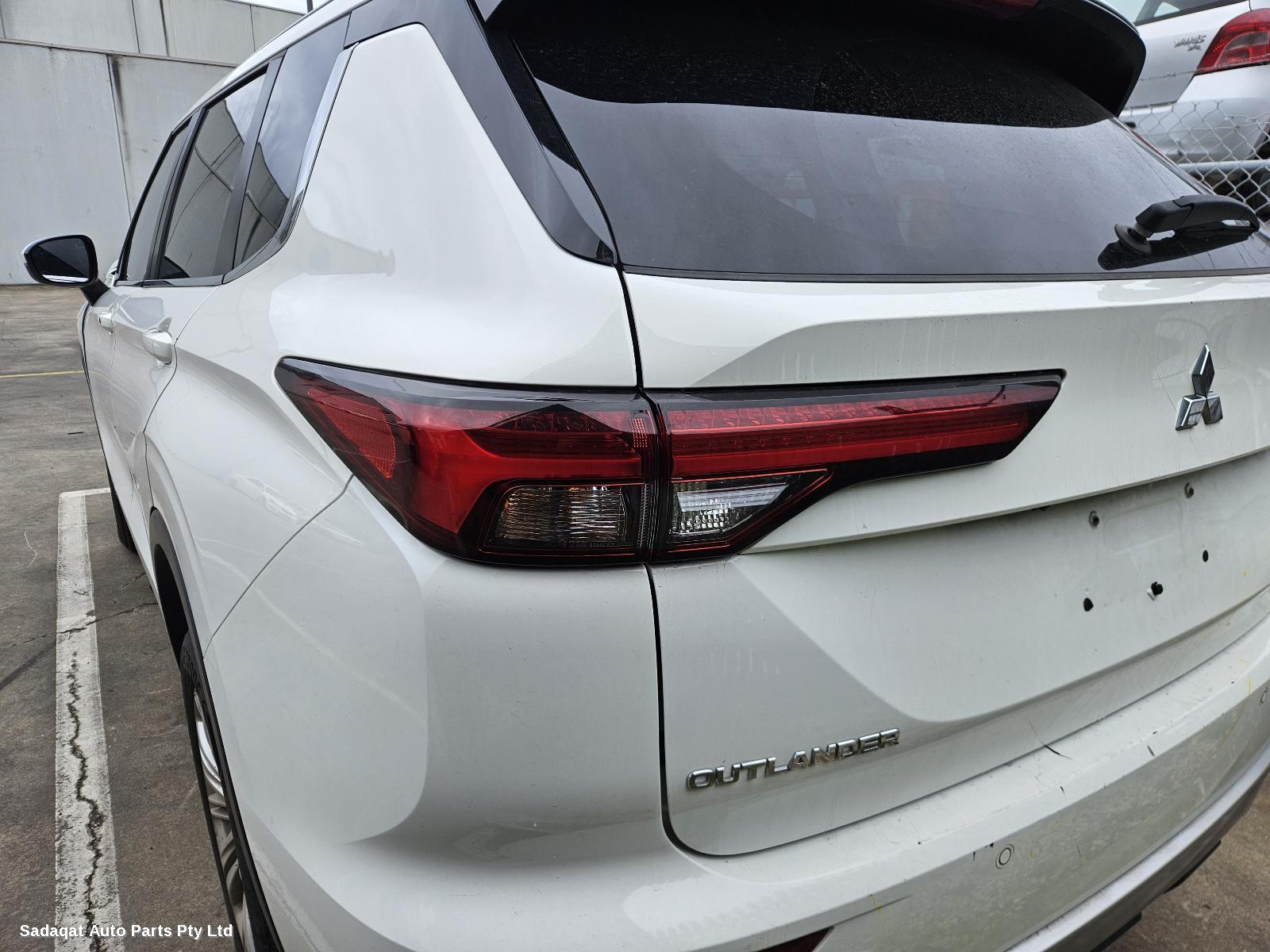 Mitsubishi Outlander Left Front Door Window