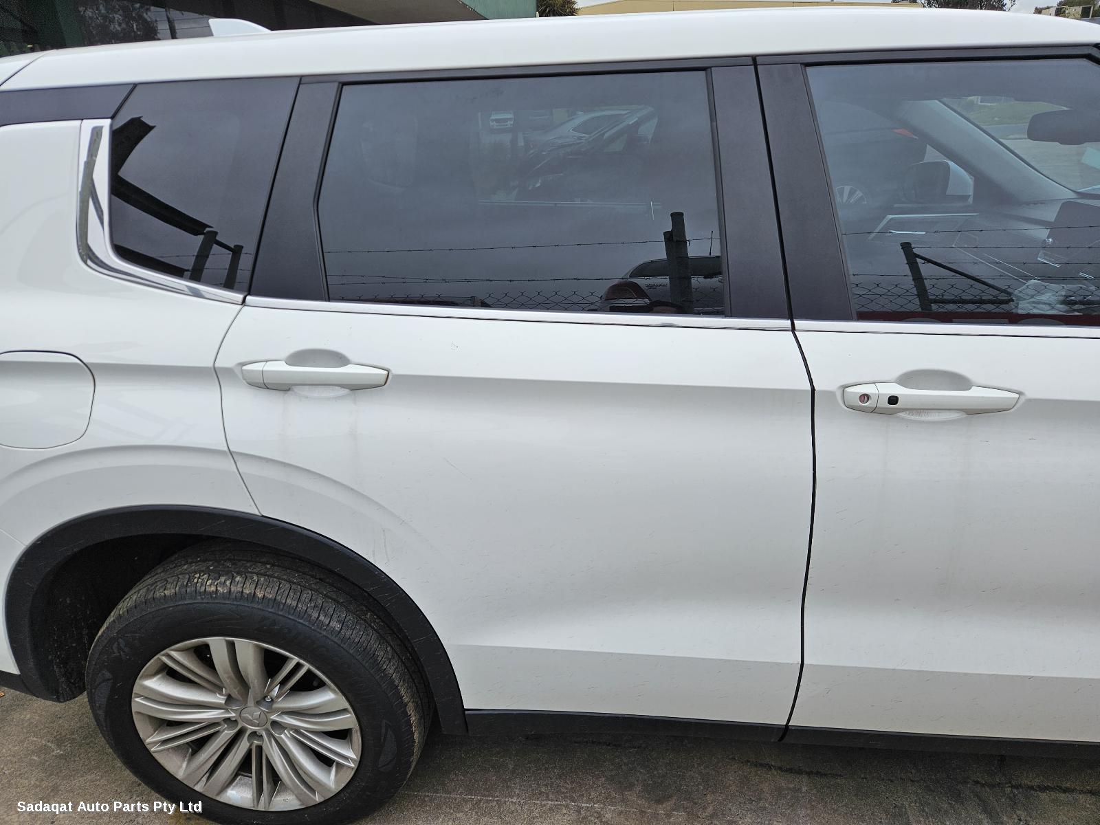 Mitsubishi Outlander Left Front Door Window