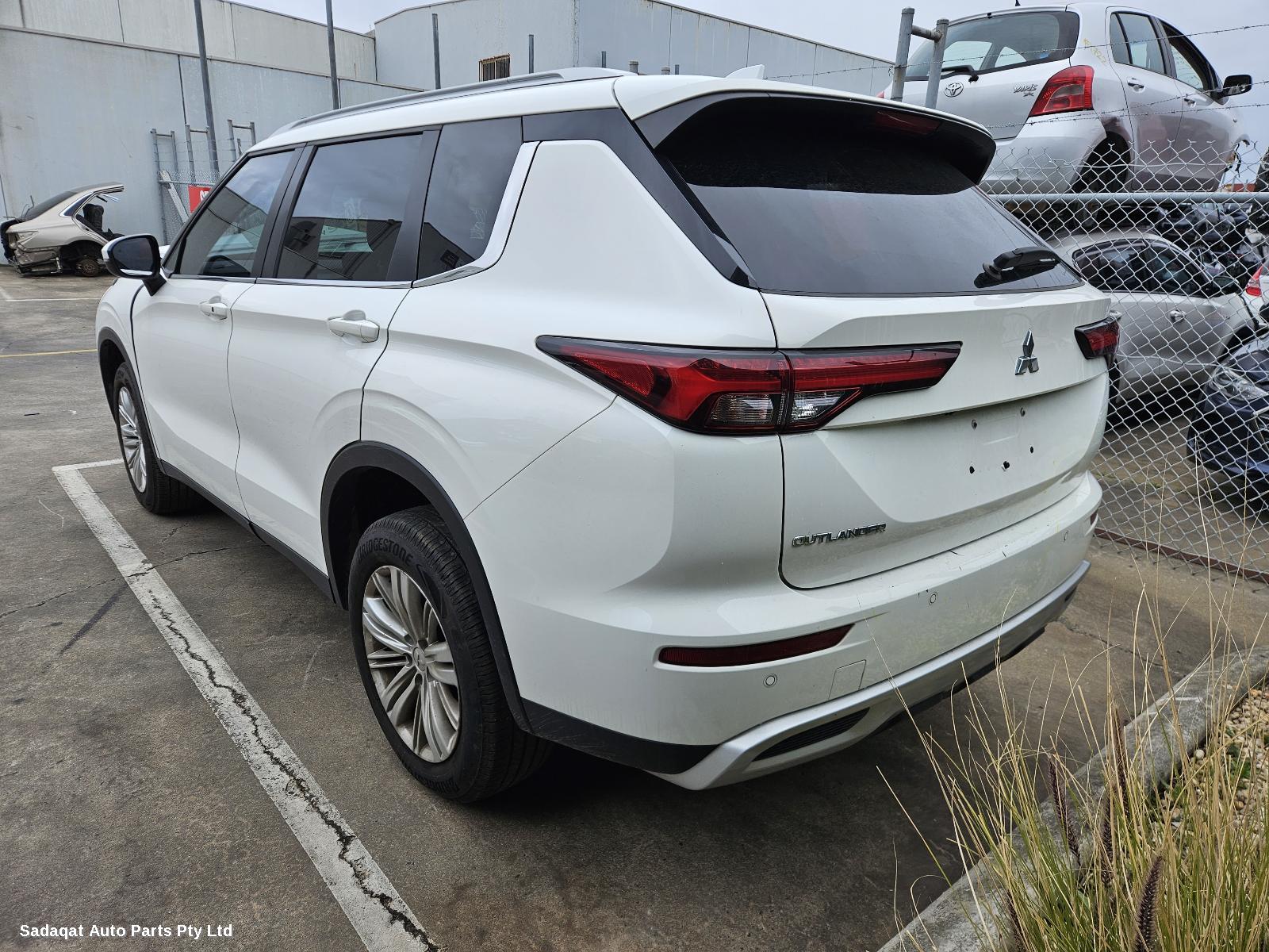 Mitsubishi Outlander Left Front Door Window