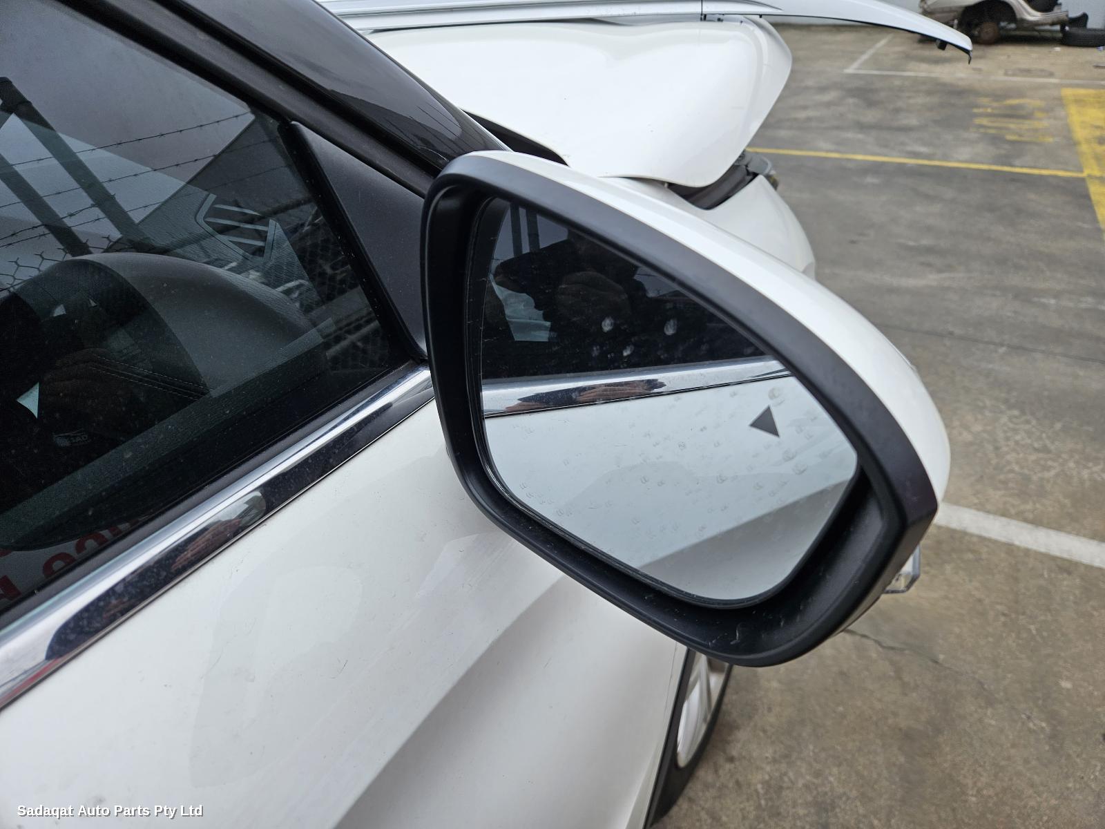 Mitsubishi Outlander Left Front Door Window