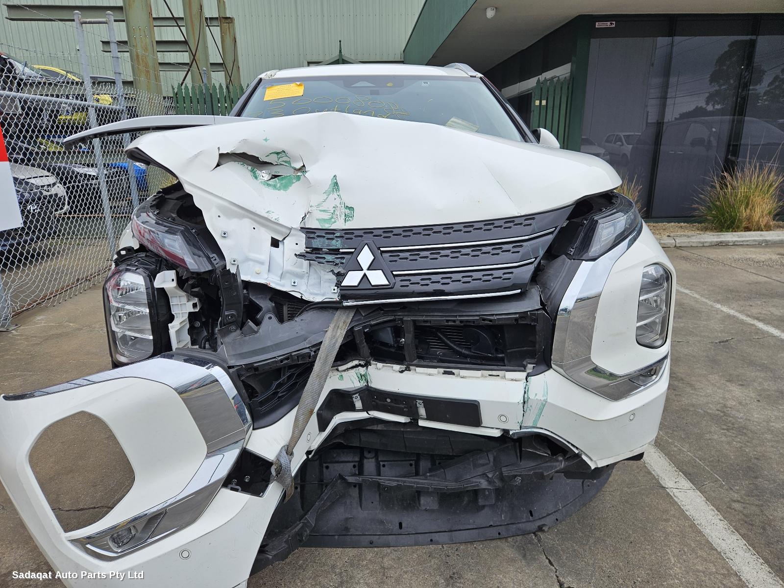 Mitsubishi Outlander Left Front Door Window