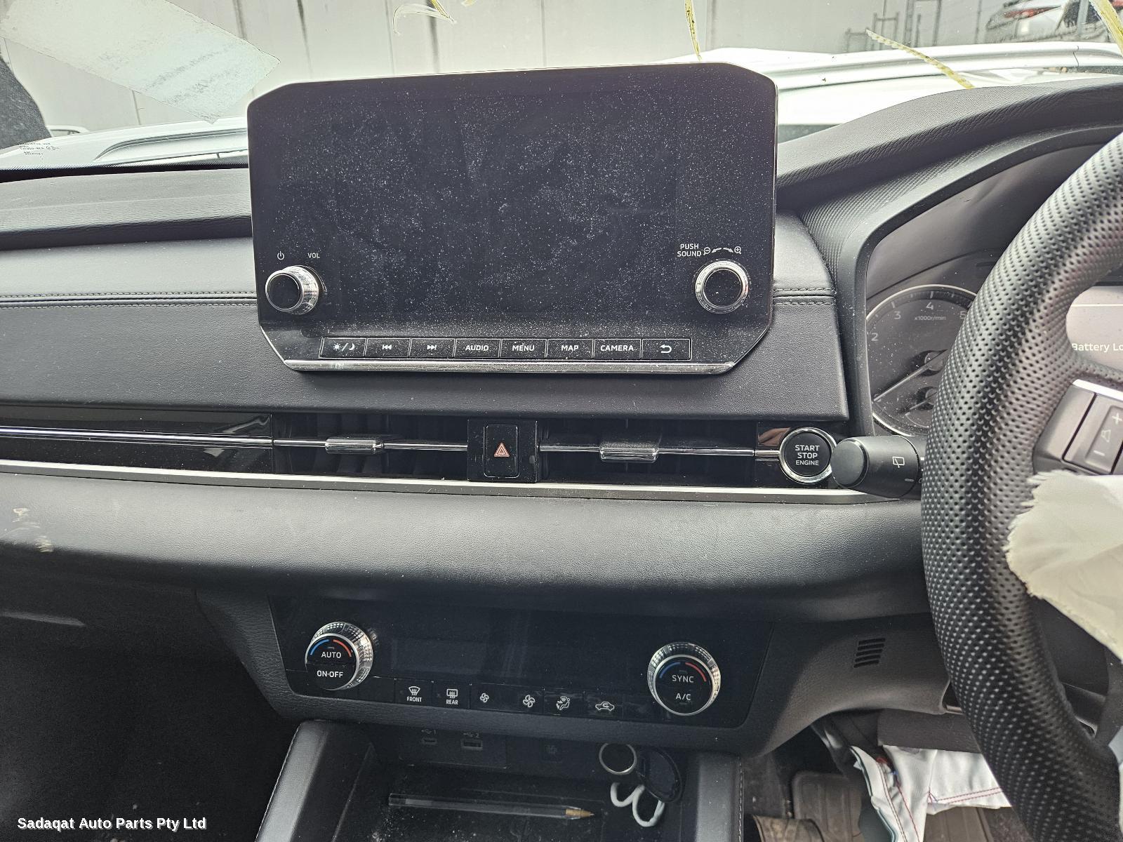 Mitsubishi Outlander Left Front Door Window