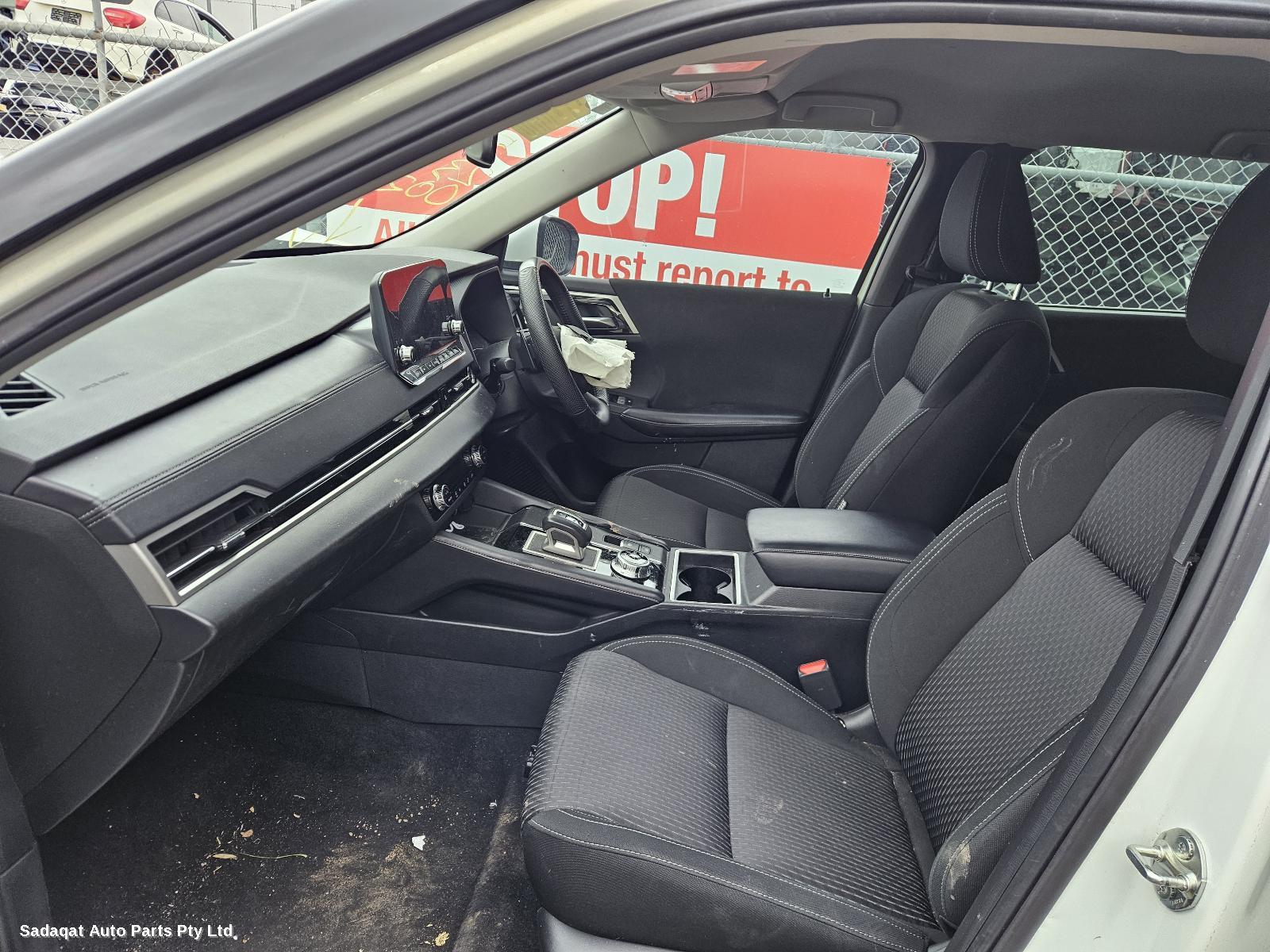 Mitsubishi Outlander Left Front Door Window