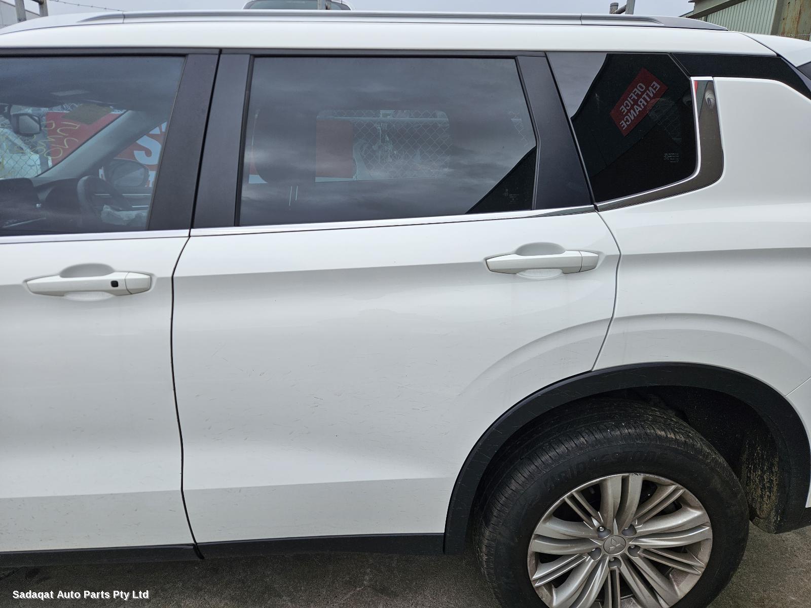 Mitsubishi Outlander Left Front Door Window