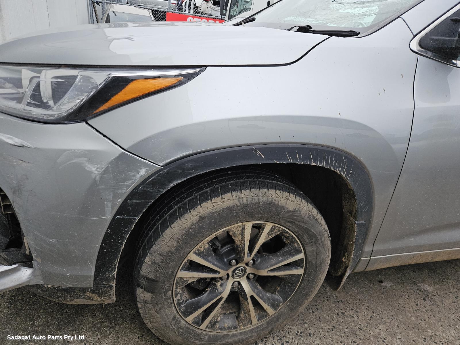 Toyota Kluger Left Taillight