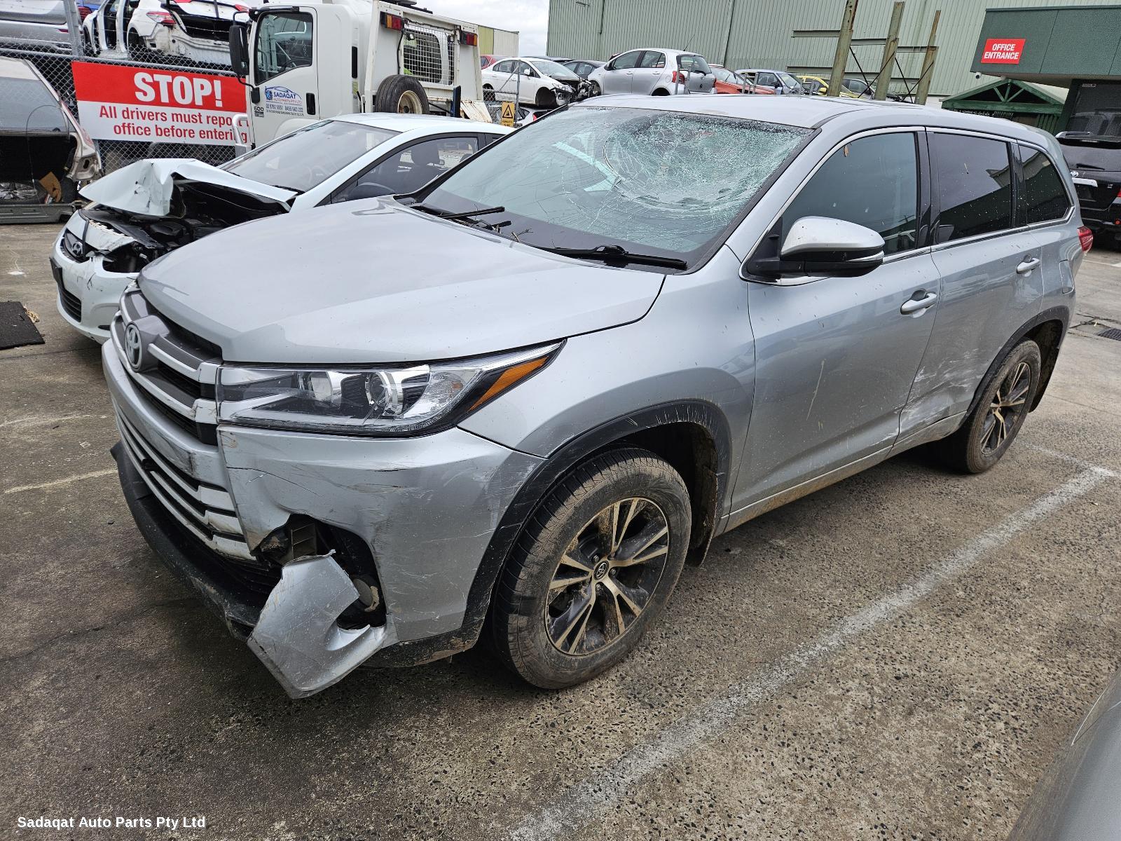 Toyota Kluger Left Taillight