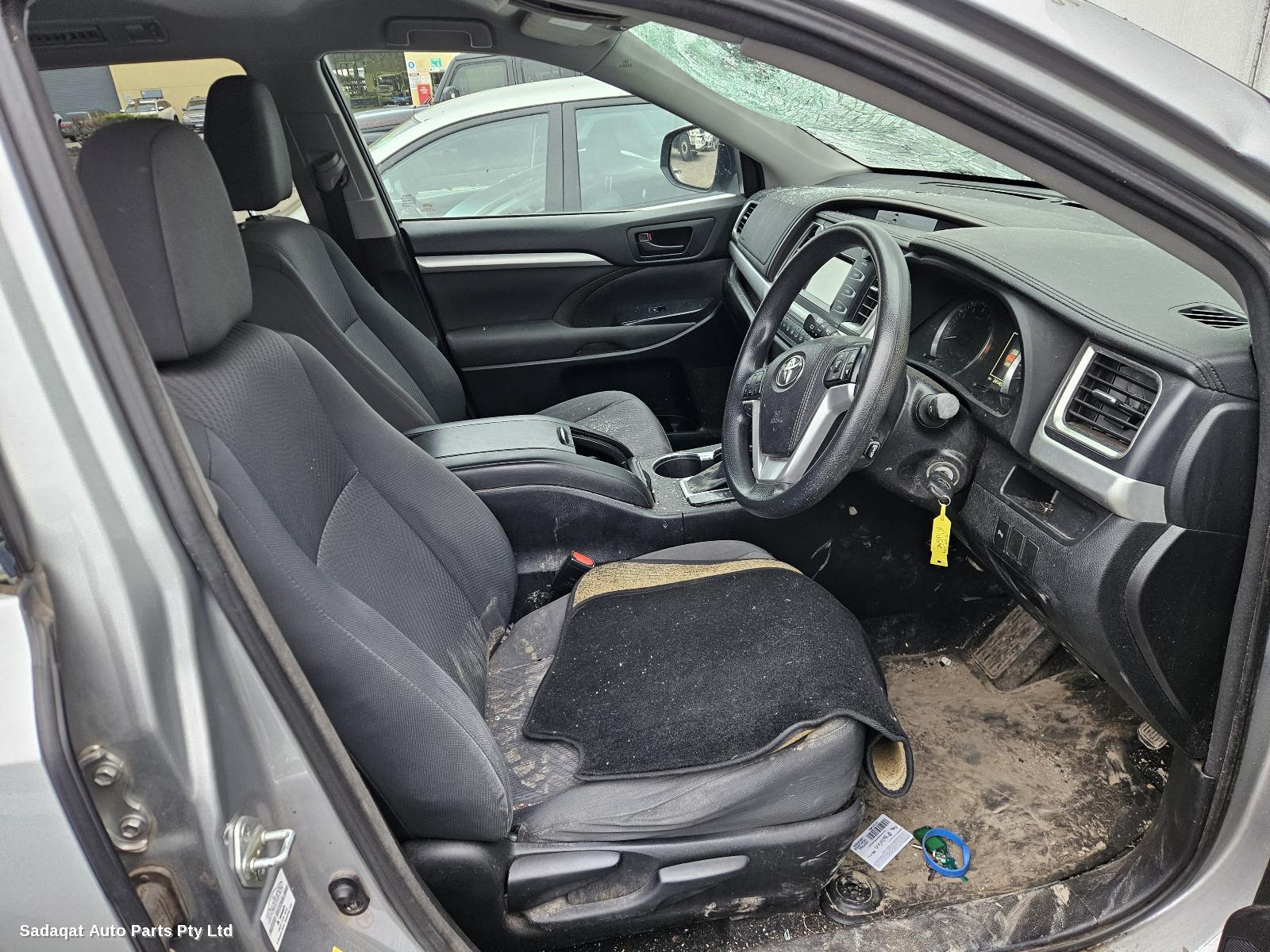 Toyota Kluger Left Taillight