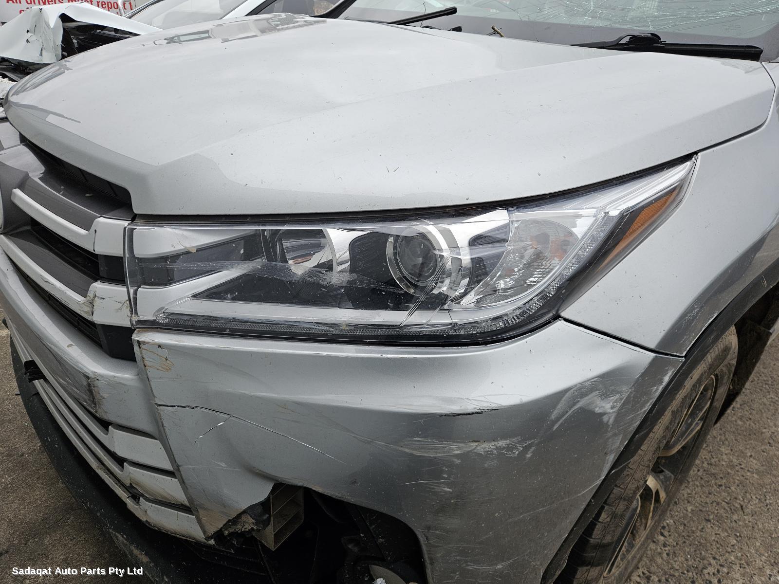 Toyota Kluger Left Taillight
