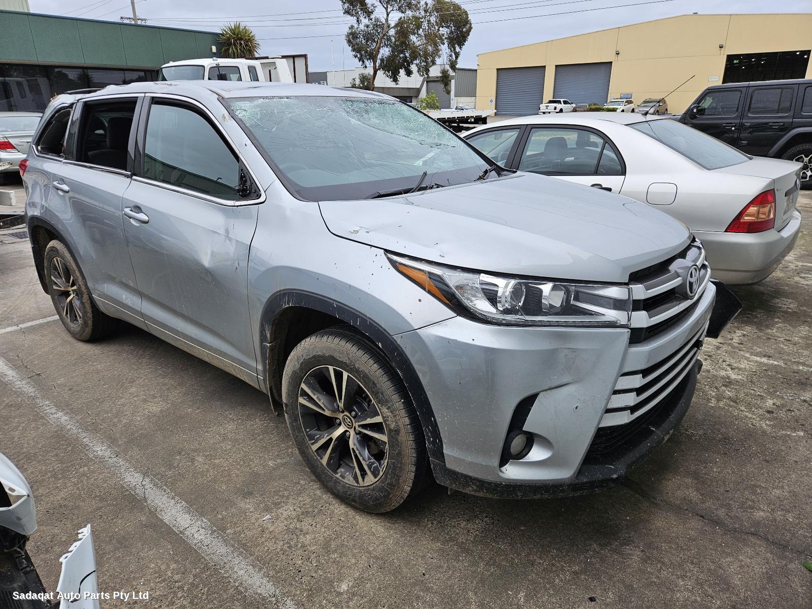 Toyota Kluger Left Taillight