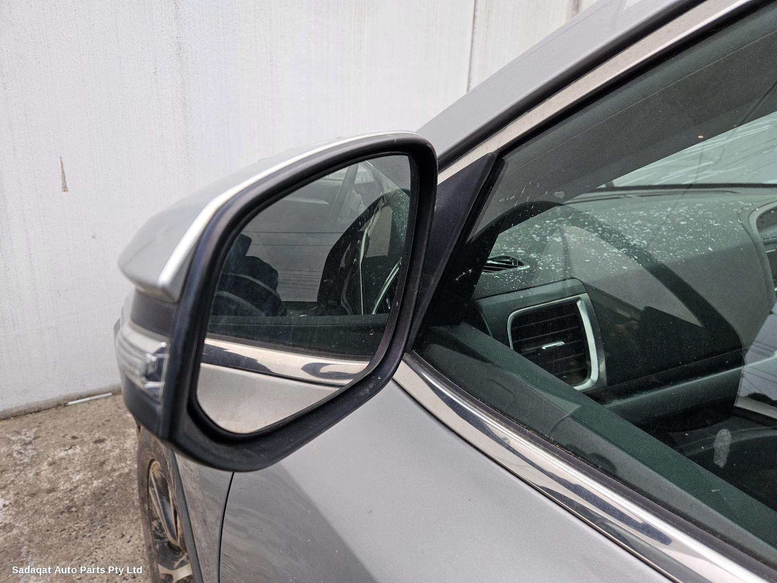 Toyota Kluger Left Taillight