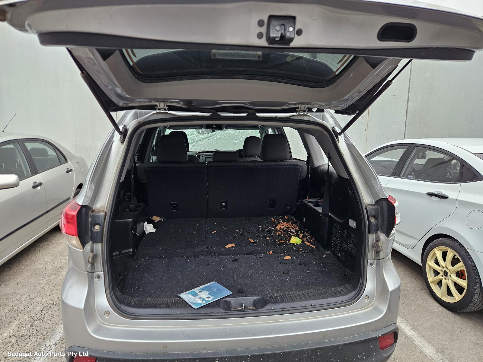 Toyota Kluger Left Taillight