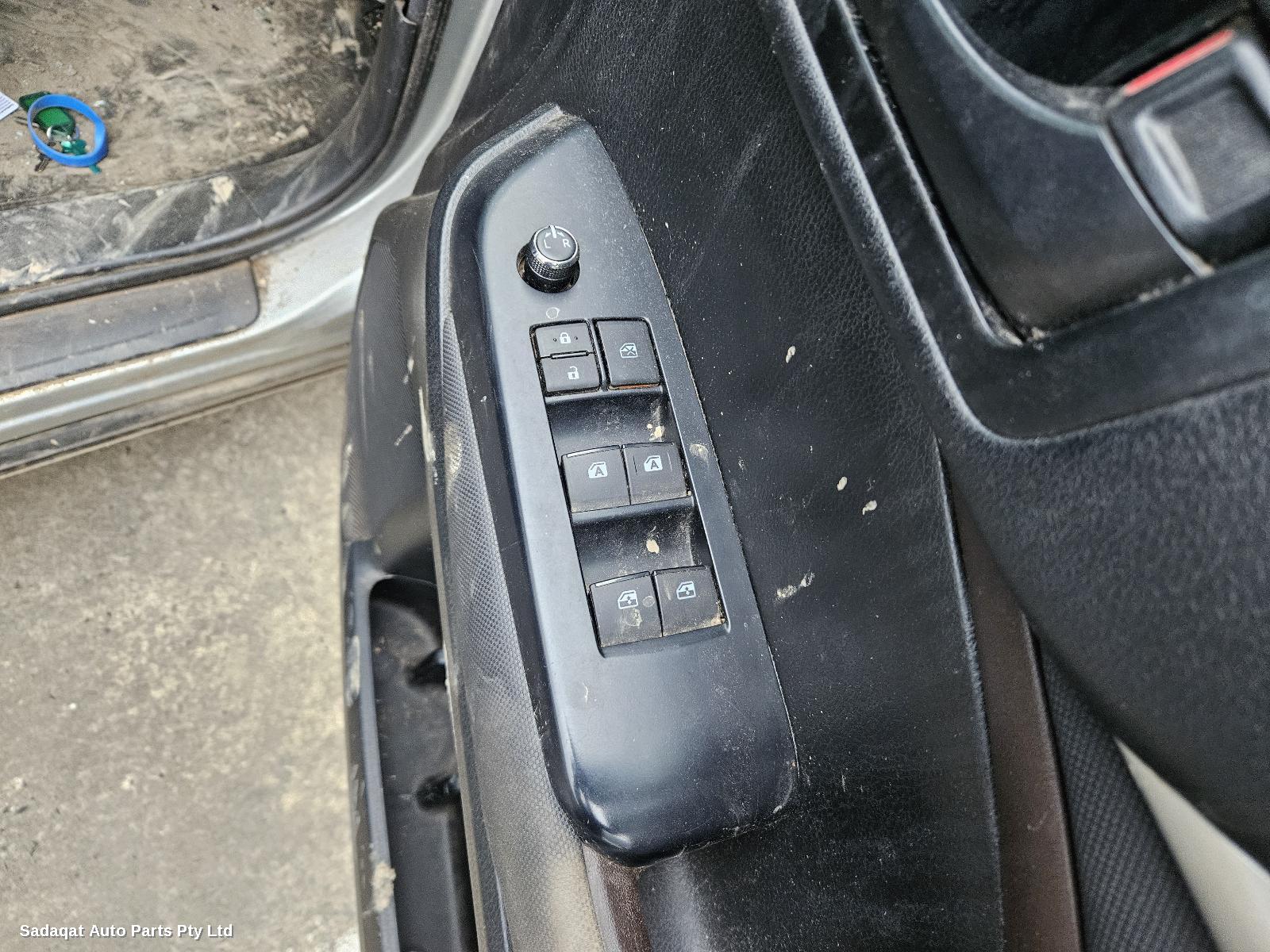 Toyota Kluger Left Taillight