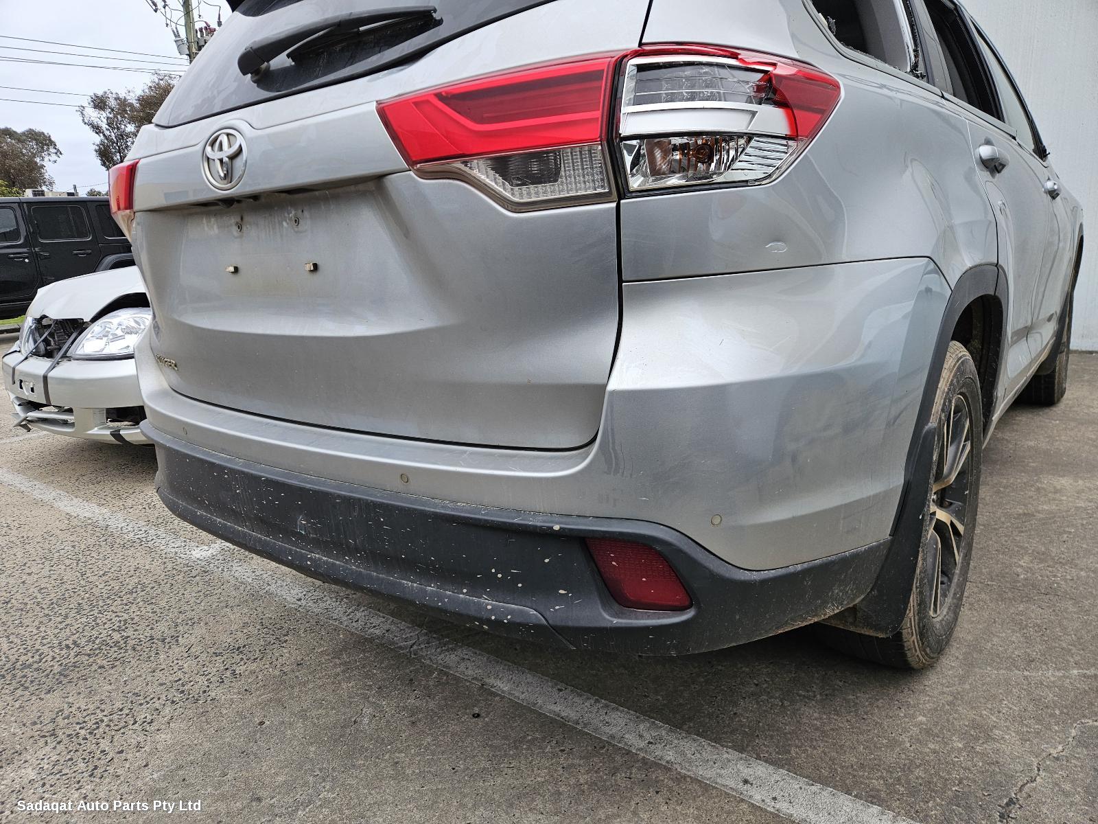 Toyota Kluger Left Taillight