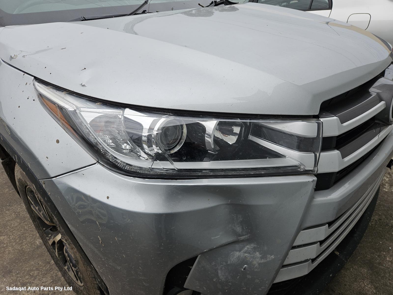 Toyota Kluger Left Taillight